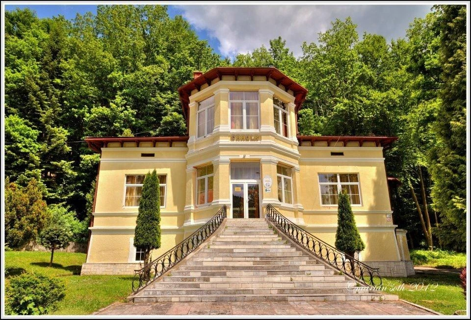 VILA CAROLA**+
